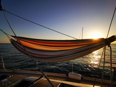 segelurlaub mit teenagern chillen entspannung am meer naturnah