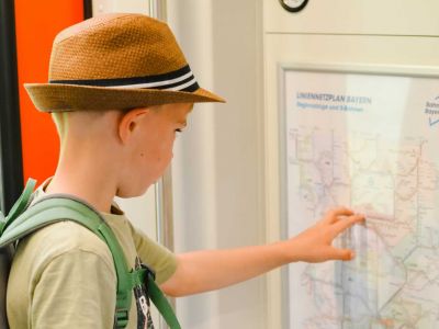 kind kann verkehrsplan lesen