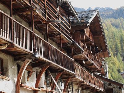 Rifugio Alpenzu Etappenunterkunft der Genusswanderung im Aostatal