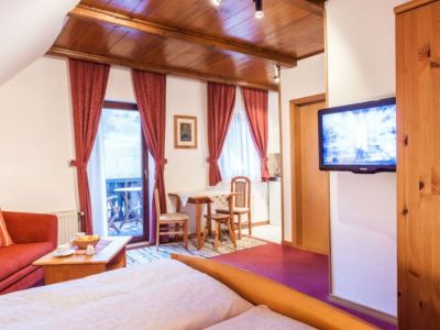 slowenien familienreise aktivurlaub zelinc bauernhof schlafzimmer abenteuer