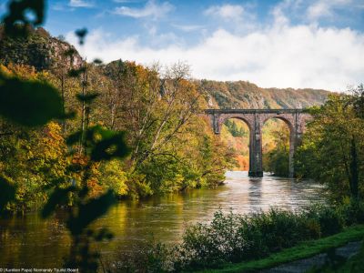 etappenwanderung in frankreich mit gepcktransport rochers de parcs und viaduct de clcy