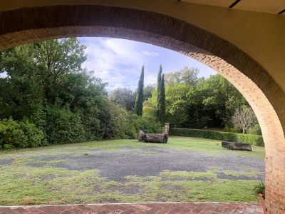 Blick in den Hof des Agriturismo Le Querce