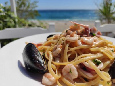 Schmackhaftes Essen Albanien Wanderurlaub mit Meer