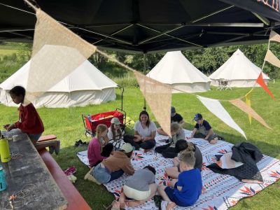 urlaub mit anderen familien in der natur