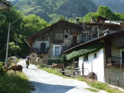 Das verschlafene Drfchen Ussolo, 3. Station auf der Wanderung