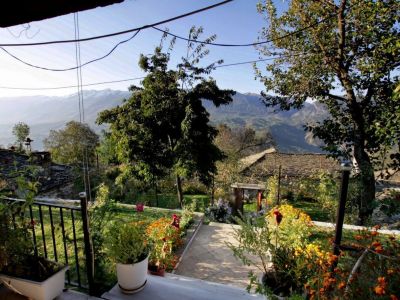 Albanien Terrasse Ausblick Berge