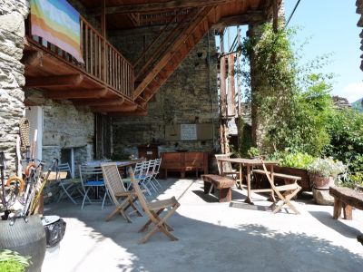 Wandern im Hochgebirgstal Valle Maira.