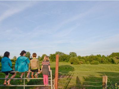 kinder urlaub bauernhof pferde tiere frankreich