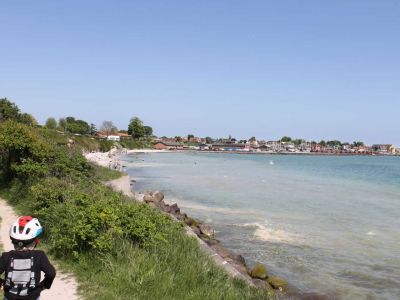 fahrradtour zum strand sommerurlaub ostsee