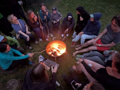 lagerfeuer estland lettland familienurlaub marshmallows rsten