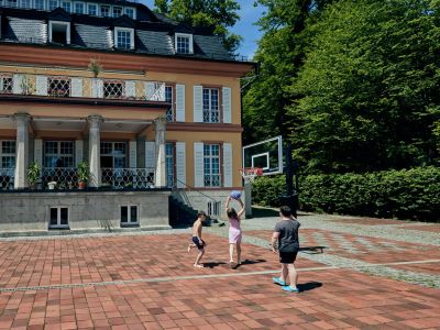 basketball spielen auf dem gelaende auszeit