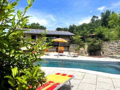 blick zum pool bauernhof azienda gallo piemont