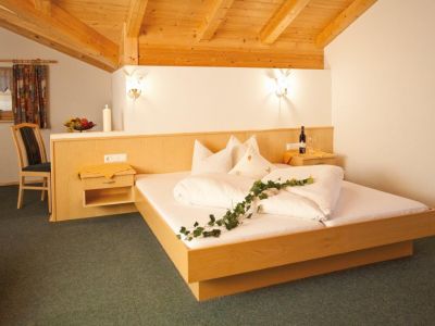 hotel fuer familien tirolurlaub outdoorspass