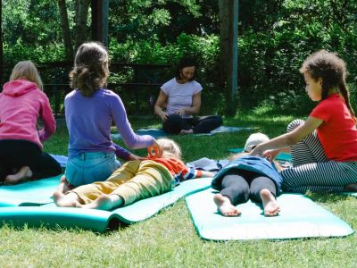 kinderyoga und massagen