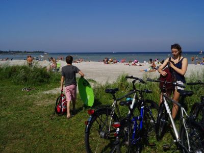 unterwegs mit dem fahrrad auf oeland im familienurlaub