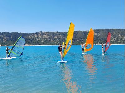 windsurfen frankreich teenager see sommer urlaub