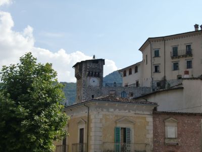 Bergdorf Fontecchio in Italien Wanderurlaub mit Kindern